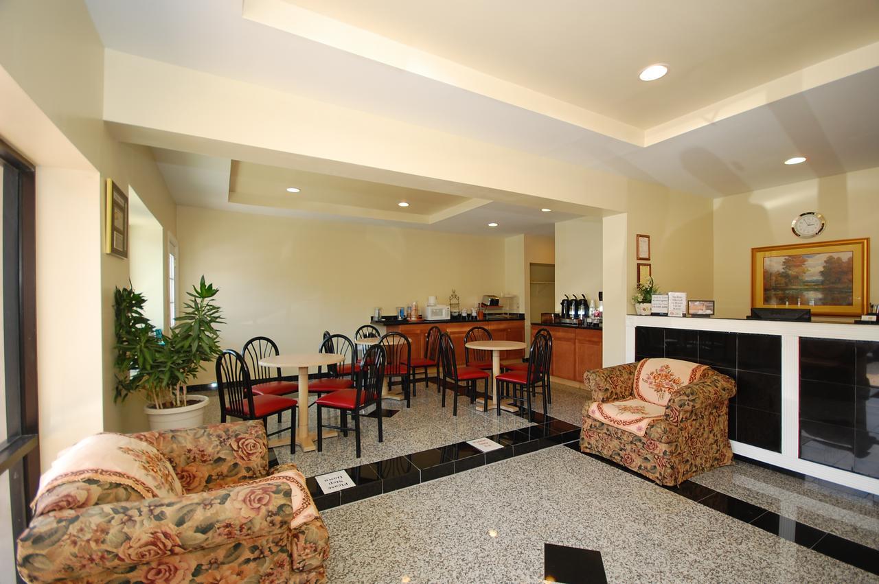 Millville Motorsports Inn And Suites Interiør billede